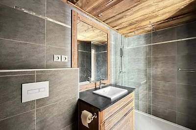 Ferienwohnung in Les Carroz mit Pool und Spa