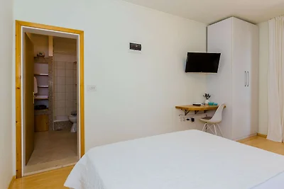 Apartments Sara (Molunat)