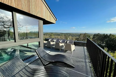 Luxuriöses Ferienhaus mit Innenpool