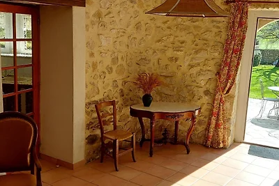 Graziosa casa in pietra con terrazza e giardi...