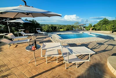 Villa a Montefiascone con spiaggia di mare