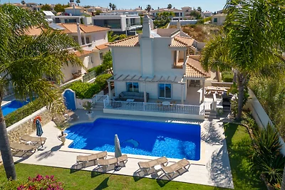Luxusvilla mit privatem beheiztem Pool