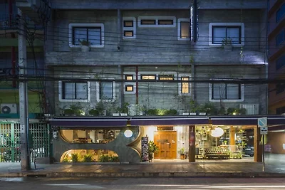 Premier Deluxe Double | Chic Comfort Awaits