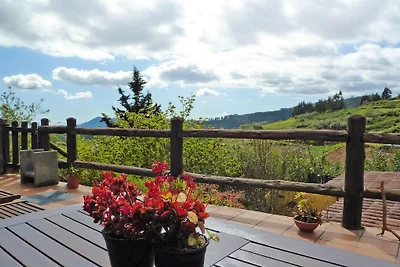 Wohnung in Moya mit Terrasse