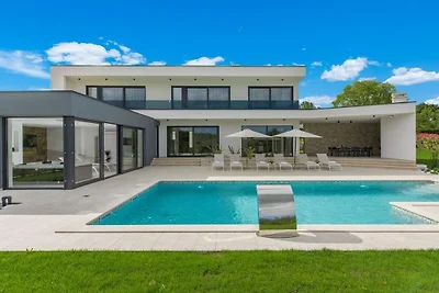 Villa in Tinjan mit Schwimmbecken