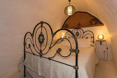 Höhlenhaus-Retreat mit Solarium und Pool