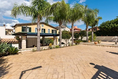 Appartamento vicino al mare con patio
