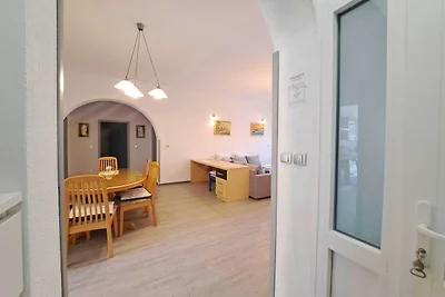 Spacious Urban Retreat Apartment with Terrace...