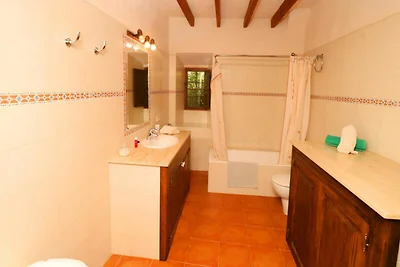 Huis in Es Llombards met zwembad en tuin