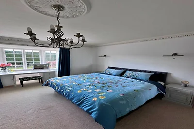 Pet-Friendly Holiday Home with Scenic Views, ...