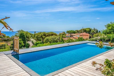 Villa in Les Issambres mit Schwimmbecken