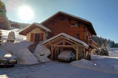 Sonniges Chalet in Les Gets mit Whirlpool