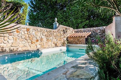Idyllisches Ferienhaus in Lorgues mit Pool