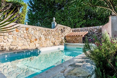 Charmantes Ferienhaus in Lorgues mit Pool