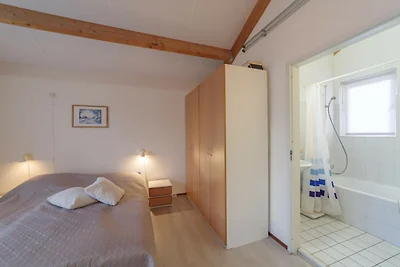 Geräumiges Ferienhaus mit Sauna in Strandnähe