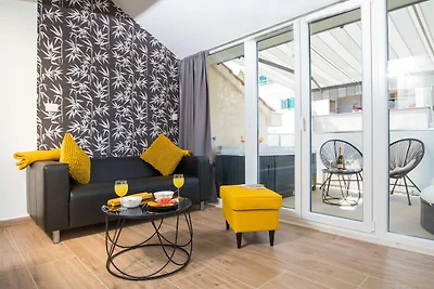 Apartment Velvet - Studio Apartment with Hot...