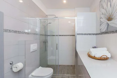 Big Terrace Apartment - Studio with Terrace a...