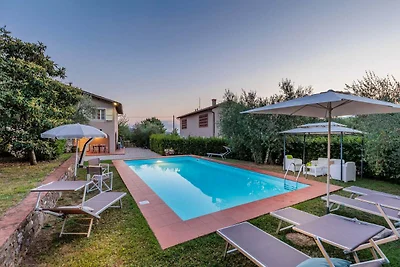 Smaakvol ingerichte villa in Lucca