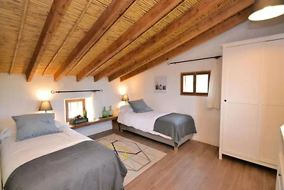 Haus in Llubi mit Pool und Garten