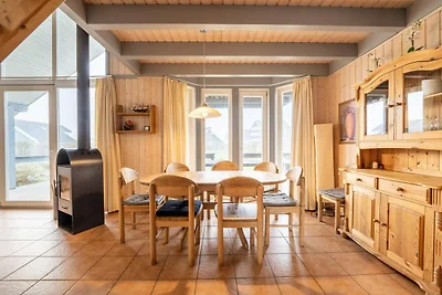 Ferienhaus mit Terrasse und Balkon