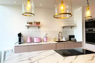 Leben in Pink Meerblick mit Terrassenstrand