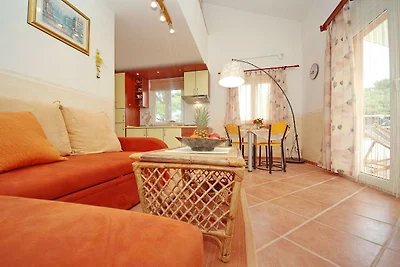 Studio Apartment with Balcony and Sea View...