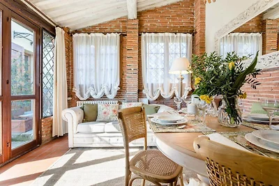 Charmantes Ferienhaus in Uzzano mit Garten