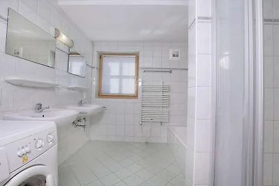 Ruhiges Chalet mit Swimmingpool in...