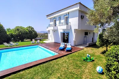 Beautiful 5bedroom villa big pool, close to...