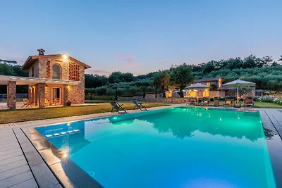 Moderne Toscaanse villa met privézwembad