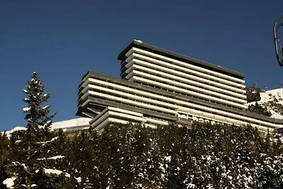 Geräumiges Apartment · Direkter Zugang zur Sk...