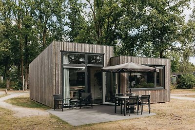 Moderne Hütte im Grünen, mit Kombi-Mikrowelle