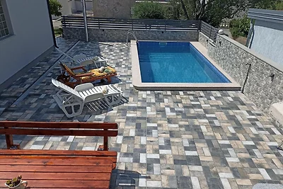 Schönes Ferienhaus mit Swimmingpool und...