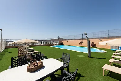 Geräumige Familienvilla mit beheiztem Pool