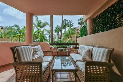 Wohnung in Estepona mit Zugang zum Strand