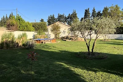 Helle Wohnung mit Pool und Spa