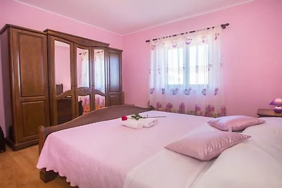Dvori z basenem