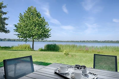 Villa in Maaspark mit Seeblick