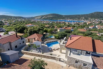 Villa in Vinišce mit Schwimmbecken