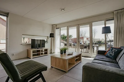 Hausboot im Waterpark mit eigenem Steg