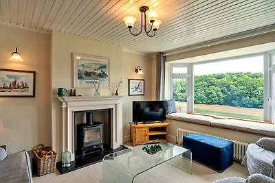 Stunning Waterfront Retreat with Hot Tub, No...