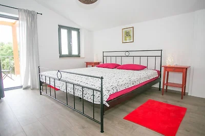 Villa in Tinjan mit Barbecue und Wifi