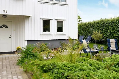 2 persone case ad LYSEKIL