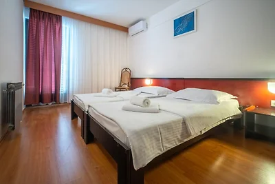 Hotel Issa - Twin Room Park View