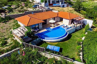 Villa in Kalkan mit Schwimmbecken