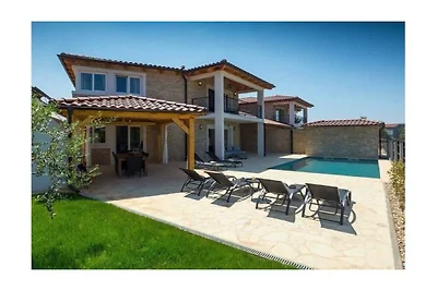 Villa in Rošini mit Schwimmbecken