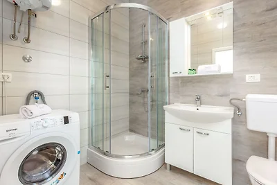 Appartement met zwembad vlakbij zee