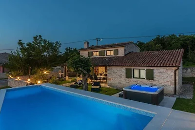 Villa in Kanfanar mit Schwimmbecken