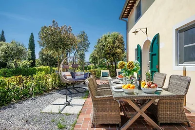 Casale a Lucca con vista sui vigneti