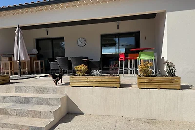 Villa mit Pool und Jacuzzi nahe Châteauneuf-d...